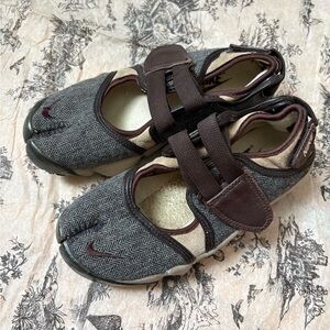 Nike Air Rift Women’s size US 5 / 35 Brown Beige